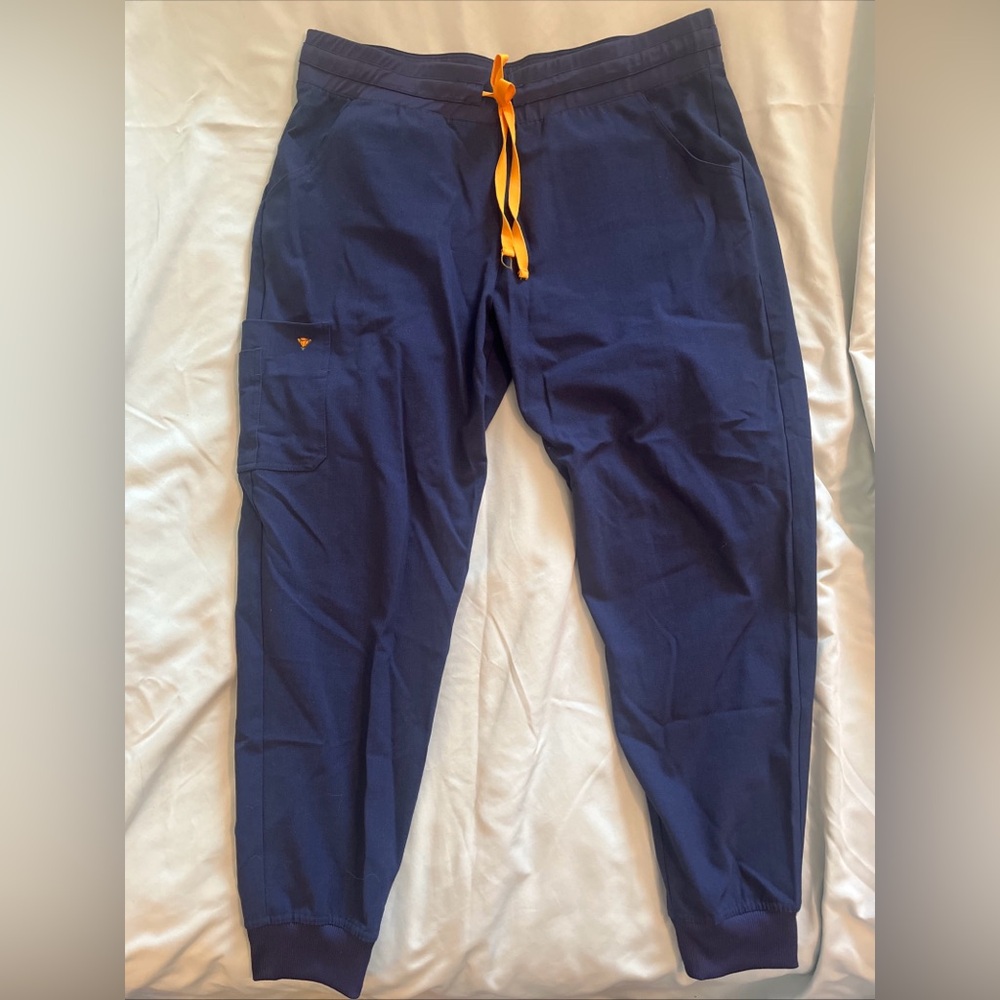 Women’s Poppy scrubs jogger Lg Navy